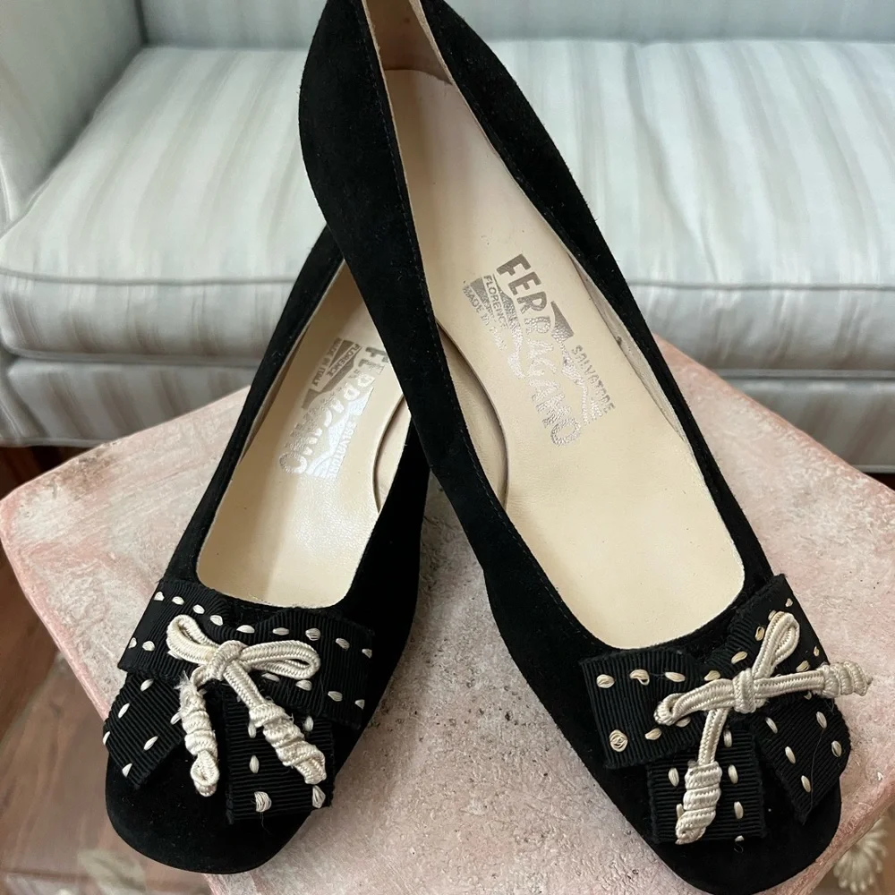 Salvatore Ferragamo Black Suede Low Heels with Bow and Ties - size 6 - EUC